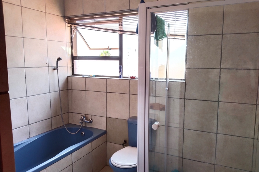 5 Bedroom Property for Sale in Birdwood Estate North West